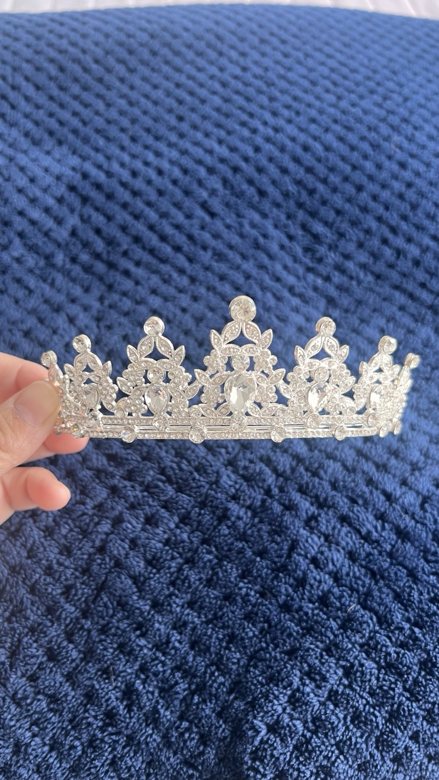 Women’s Tiara Crown – Silver, used. Non-branded. 4.5 in w 2 in l Used once.