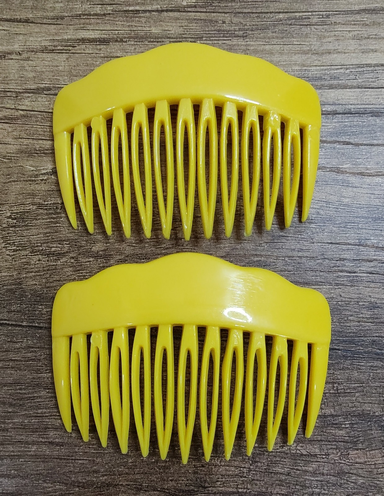 Yellow Vintage 1980’s Hair Comb Scalloped Edge Marked Hong Kong Z23