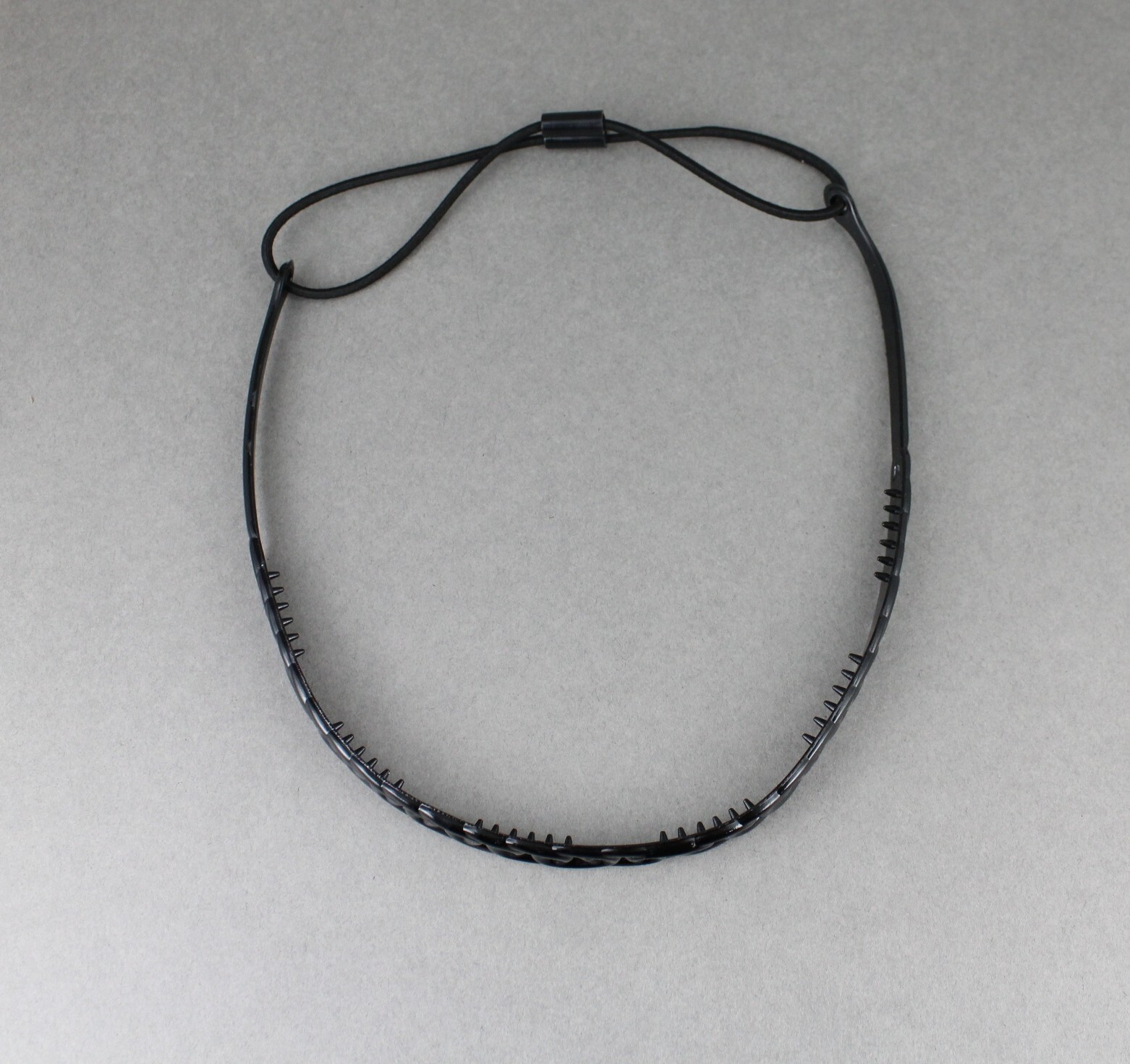 Black circle chain link jelly skinny narrow headband soft stretch grip teeth