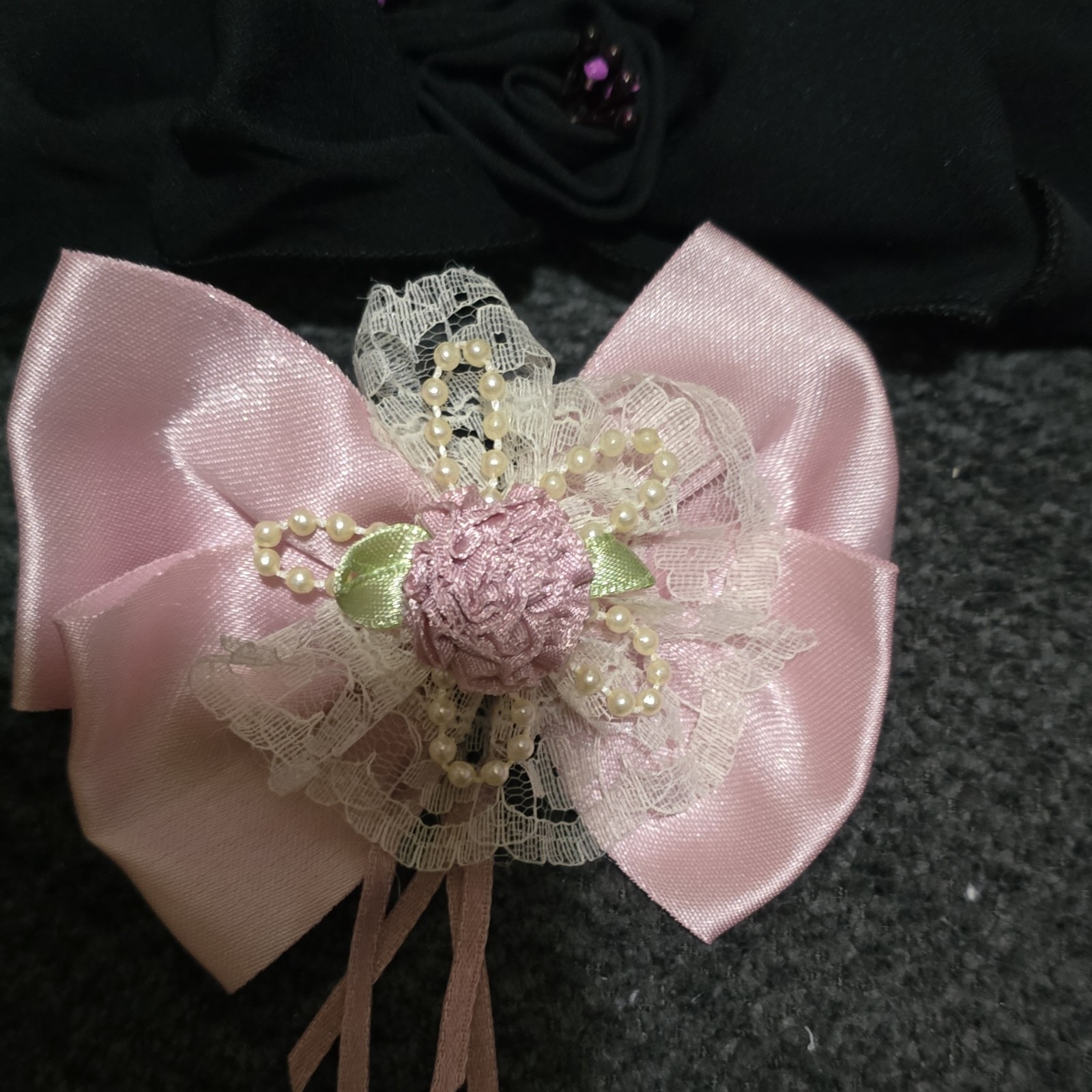 Women’s Multicolor Fabric Lace Hair Bows & Flower Accessories 65 piece assorted