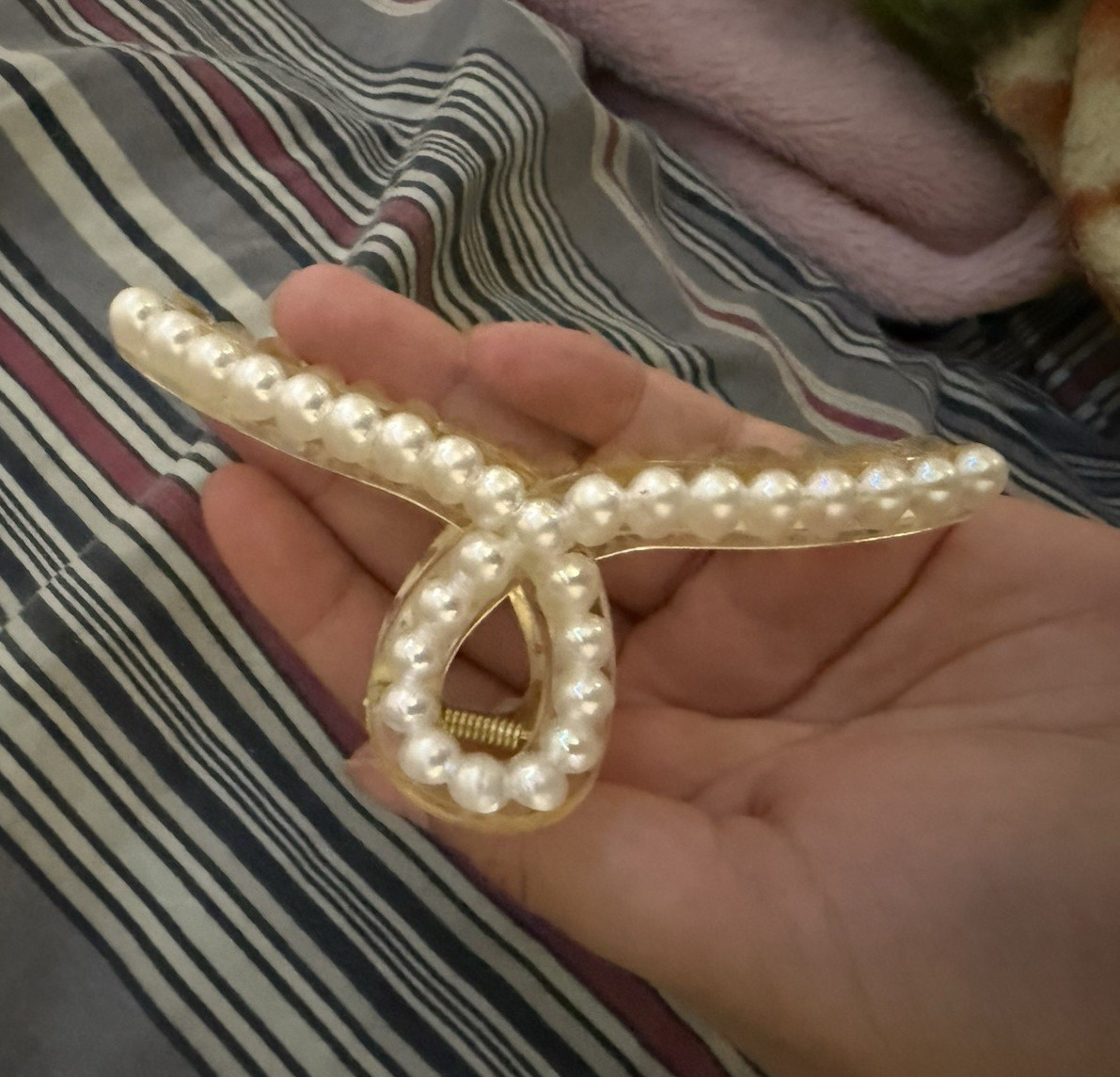 White Faux Pearl Bow Hair Clip Barrette for Women, Plastic, Solid Pattern