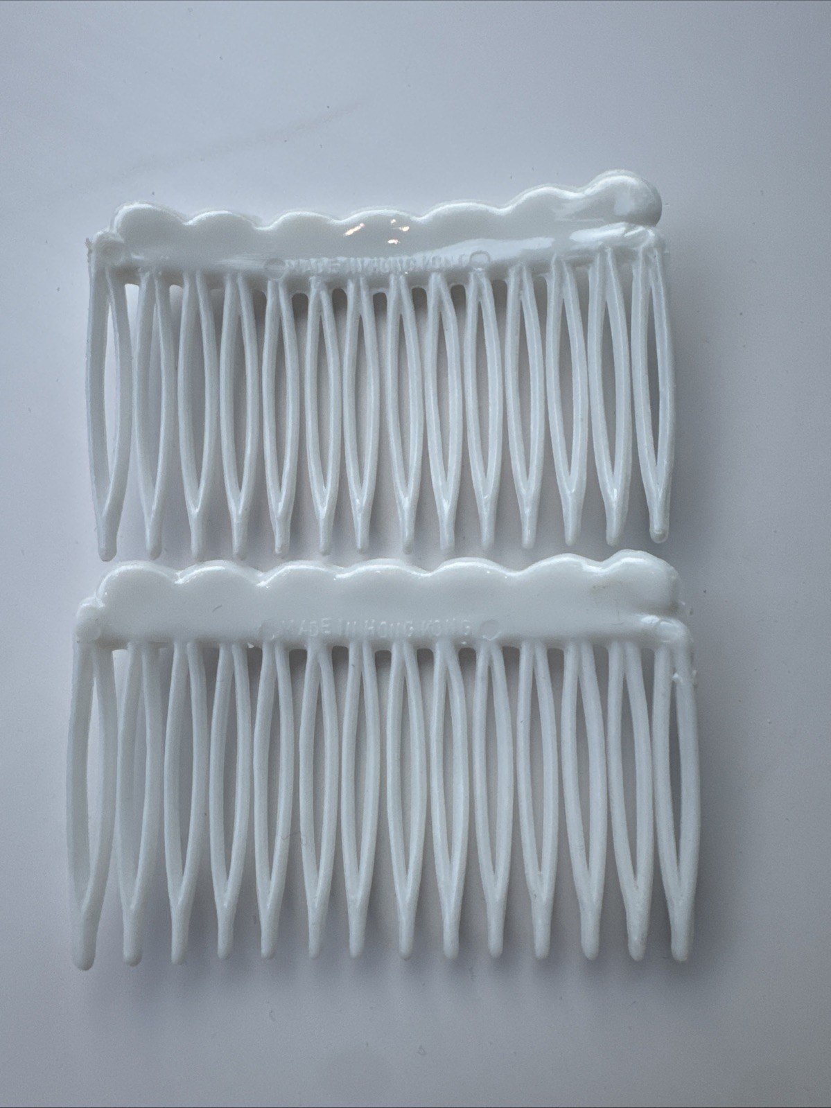 Vintage 1980’s Hair Comb Pair Rope Twist Edge Marked Hong Kong White 2.75″