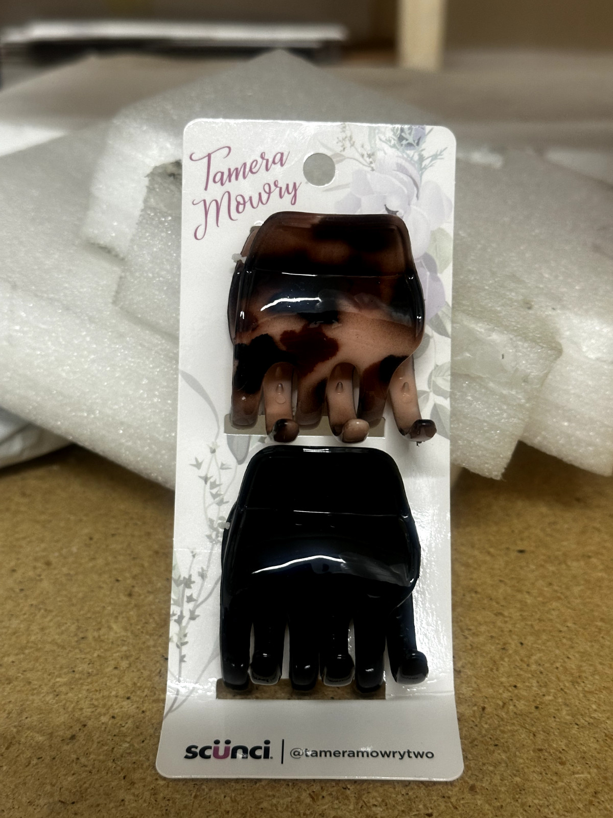 Scunci Medium Hair 2 Claw Clips Brown W Pink & Black Tamera Mowry NEW