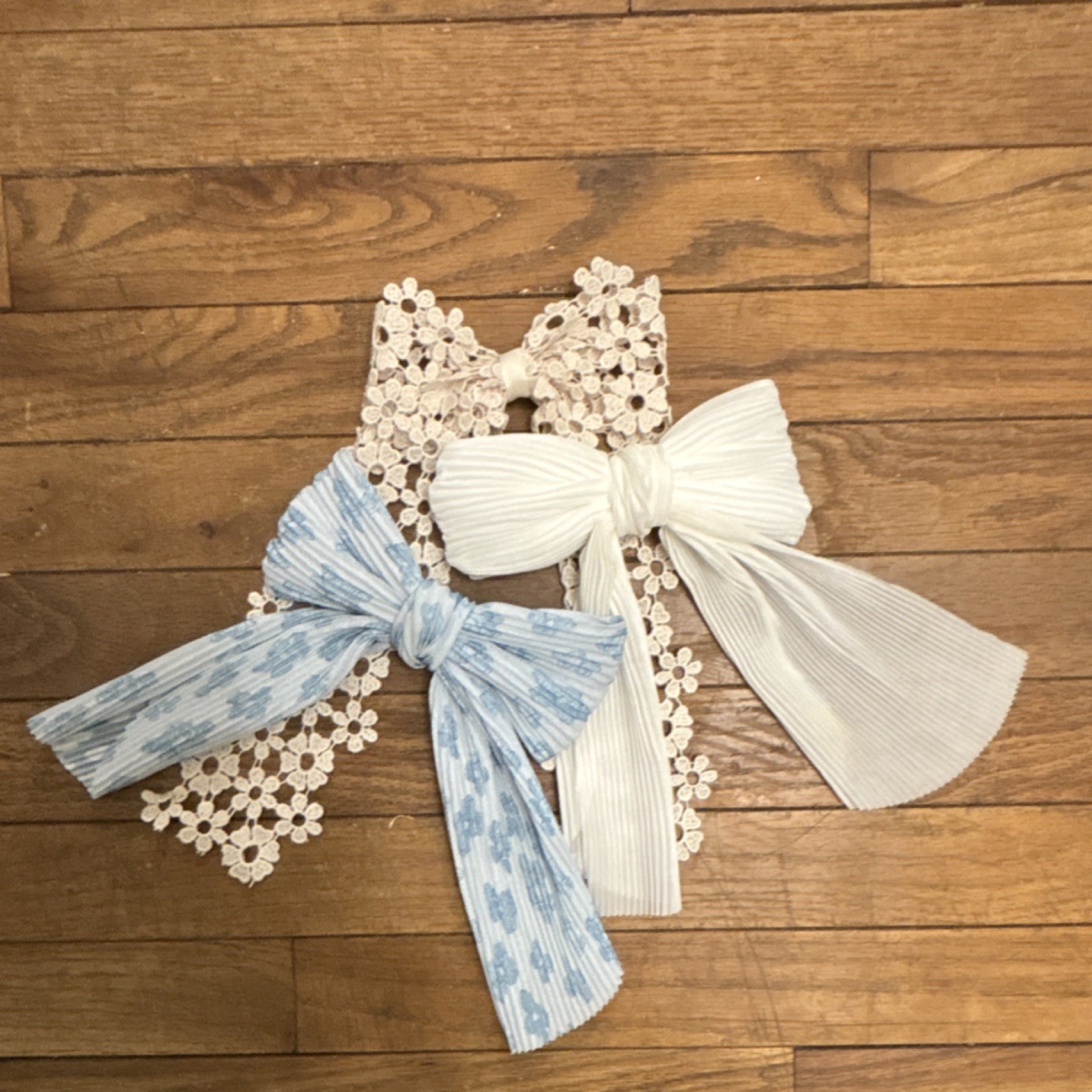 Set of 3 Women’s Fabric & Lace Hair Bows Blue White Beige Floral Clips