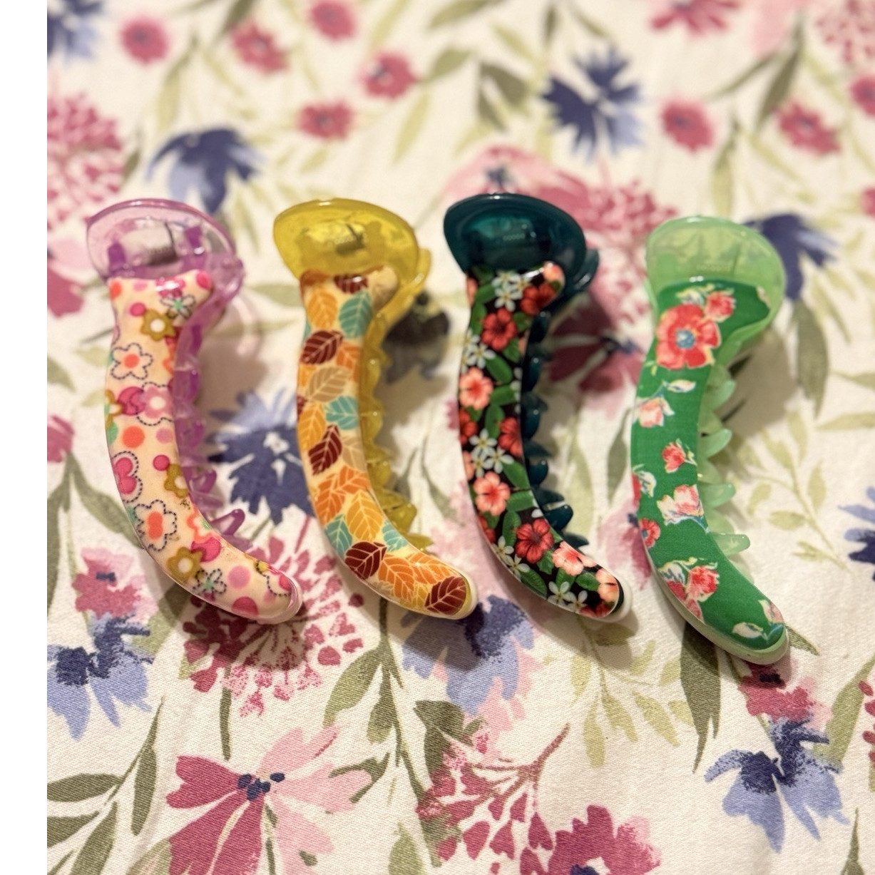 Multicolor Floral Plastic Hair Claw Clips Set of 4, Women/Teens/Unisex