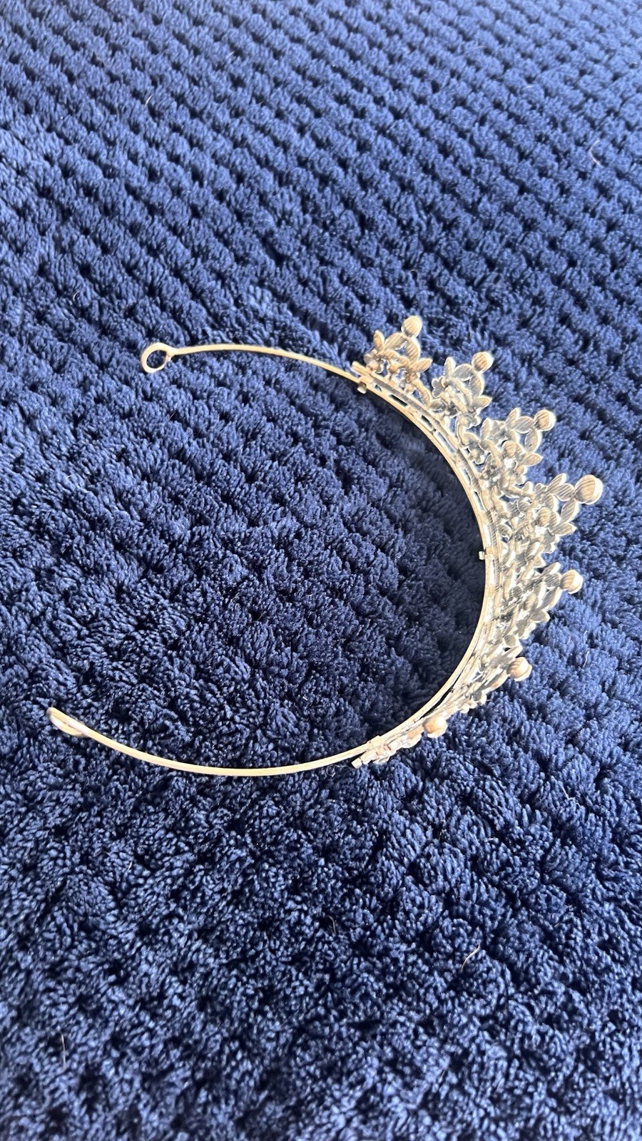 Women’s Tiara Crown – Silver, used. Non-branded. 4.5 in w 2 in l Used once.