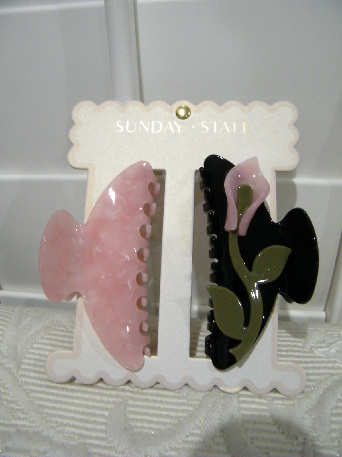 NEW SUNDAY-STATE stunning 4″ ABS PLASTIC HAIR CLIPS- PINK & CALA LILY on black