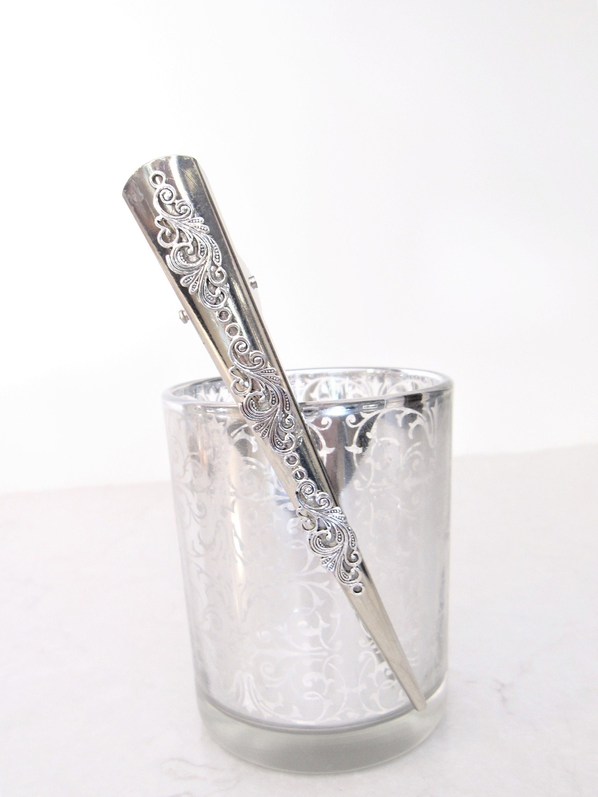 Silver tone metal filigree alligator hair claw clip clamp