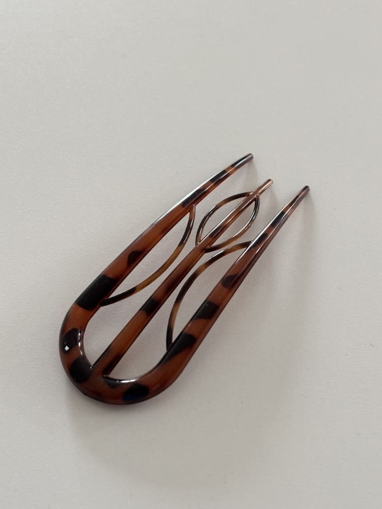 Korean Two-Prong Fork Hairpin – Tortoiseshell Resin Hair Stick, Bi-nyeo Style
