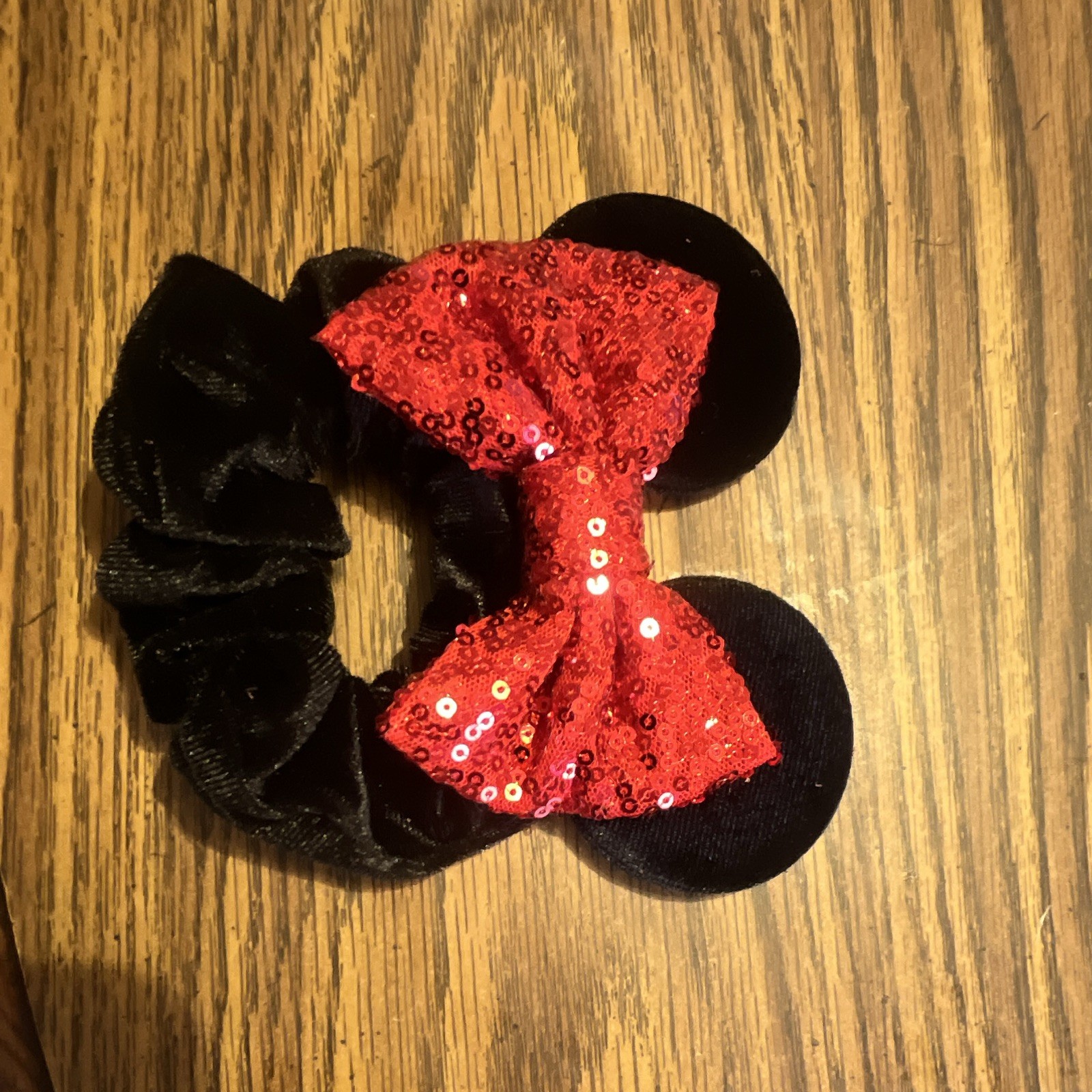 Minnie Mouse Sequin Bow Scrunchie Stretch Fabric Hair Accessory Black Red