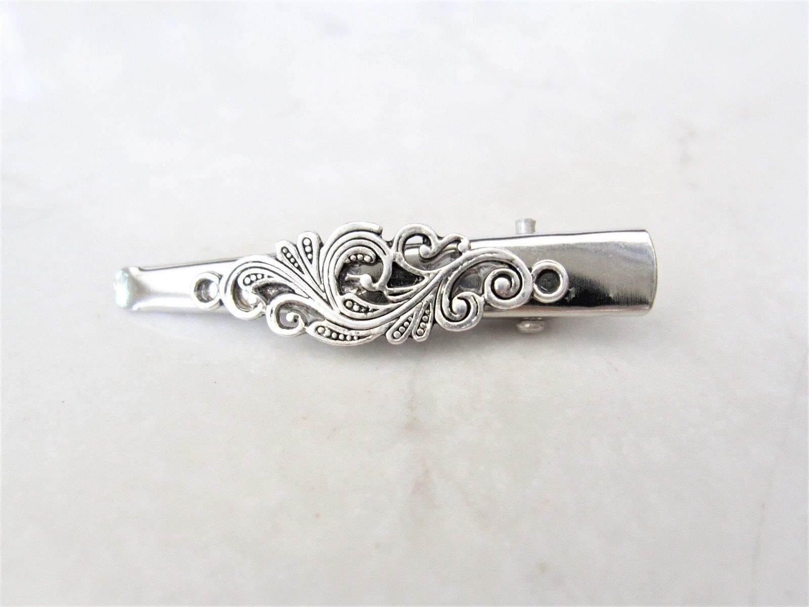 Small silver tone metal filigree alligator hair claw clip clamp fine hair