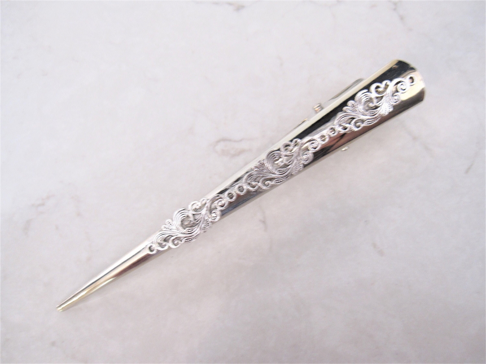 Silver tone metal filigree alligator hair claw clip clamp