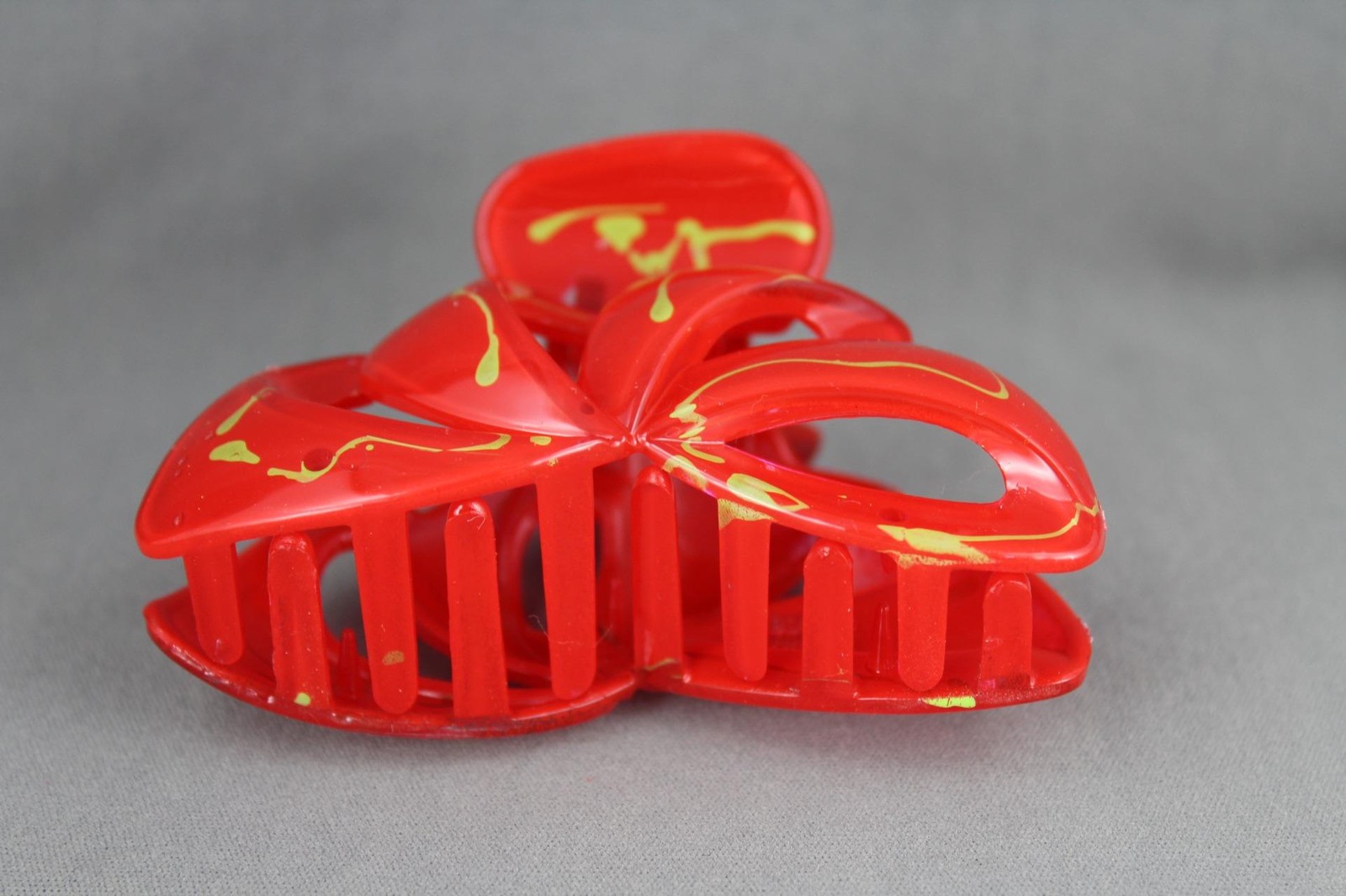 Red cut out swirl pattern plastic 3 3/8″ long barrette hair clip claw clamp