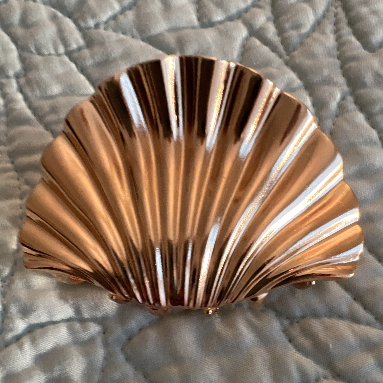 vintage gold tone hair clip claw clip shell statement heavy, Large, tight spring