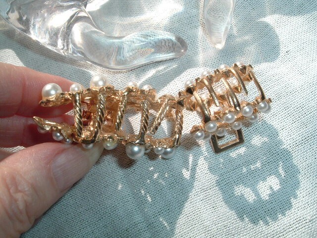 PAIR LARGE N SMALL WHITE PEARL GOLDEN FLORAL HAIR CLAW CLIPS
