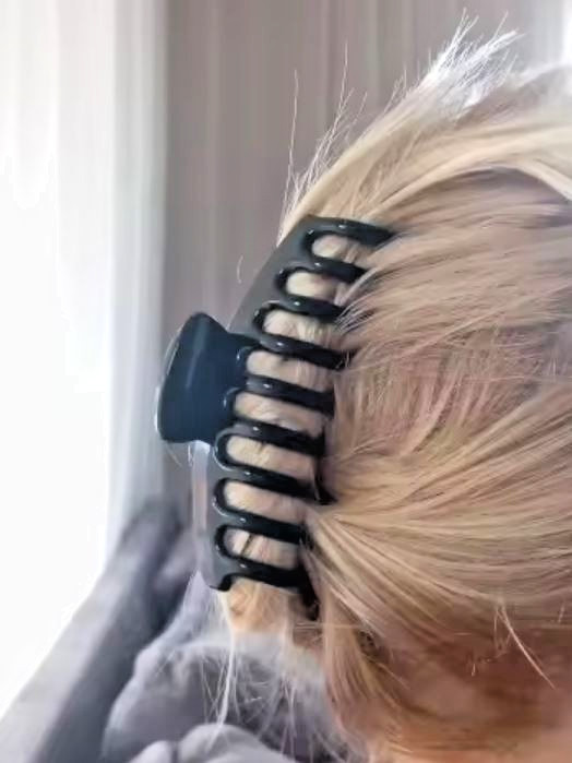 Black hair claw clip for daily use