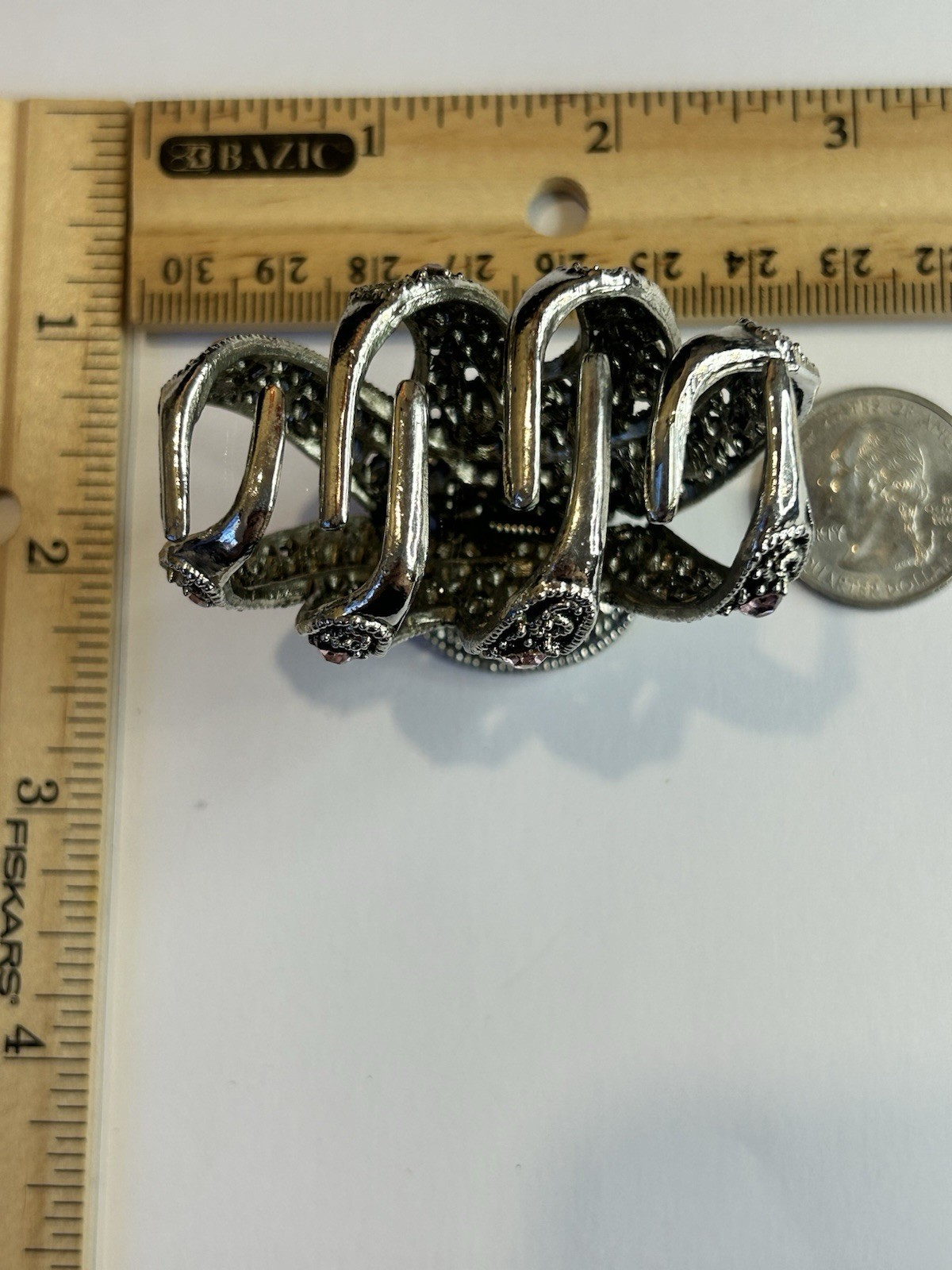 Bella Fashion Jewelry metal claw clip features intricate filigree work and spark