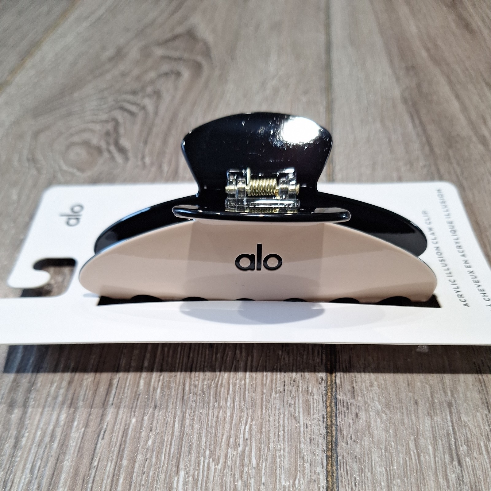 2 Alo Large Claw Clips – Macadamia/Black and Black/White