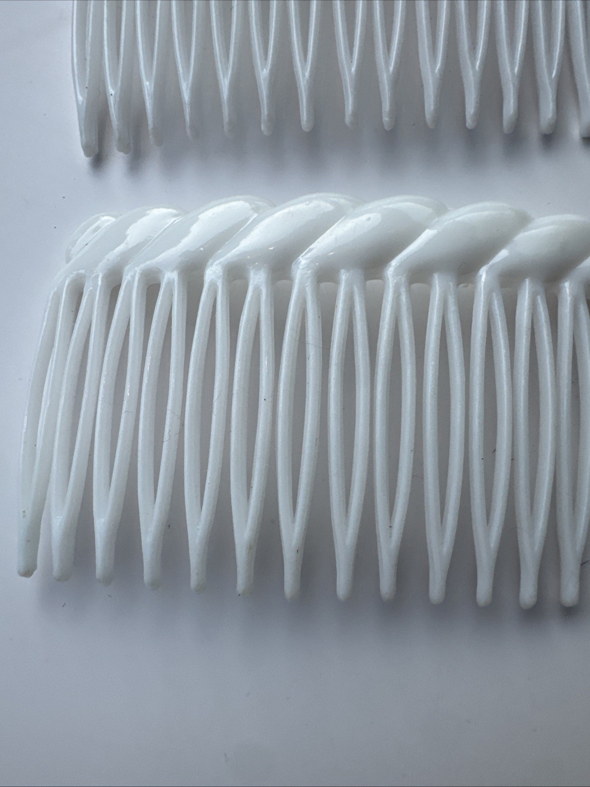 Vintage 1980’s Hair Comb Pair Rope Twist Edge Marked Hong Kong White 2.75″