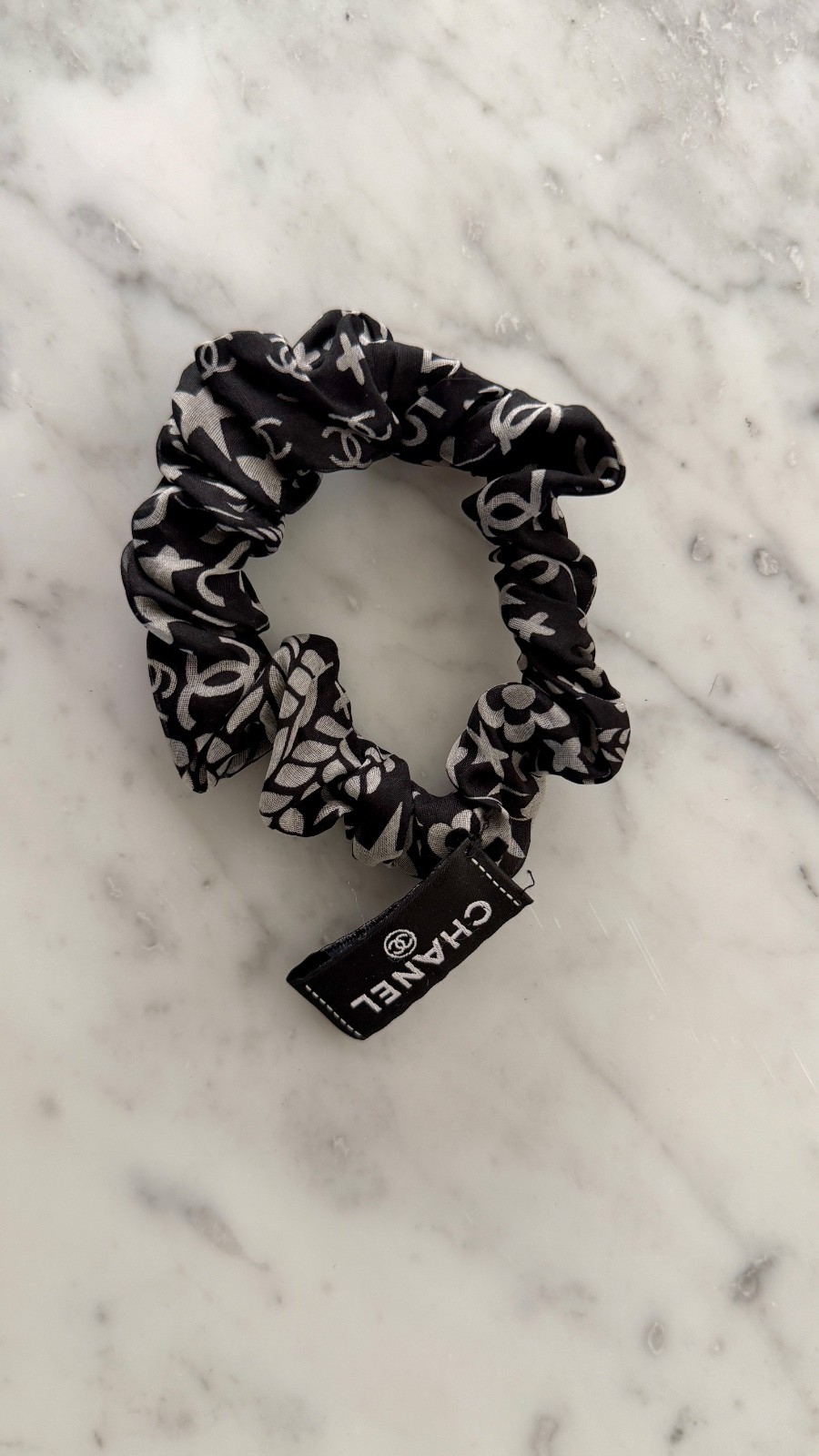 NEW 100% AUTH Chanel 21S Black/White CC 100% Silk Scrunchie