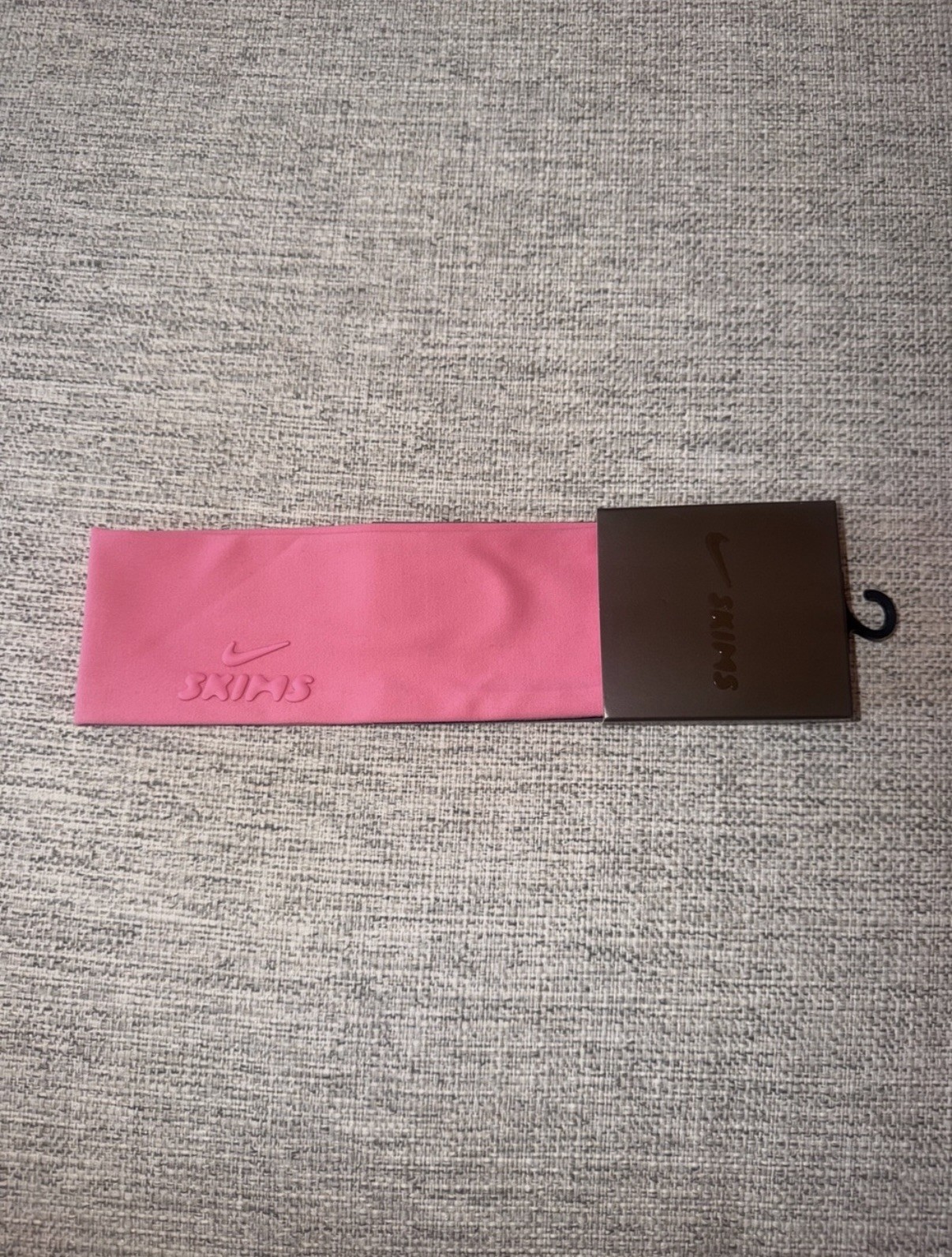 Nike Skims Women’s Headband Dark Flamingo