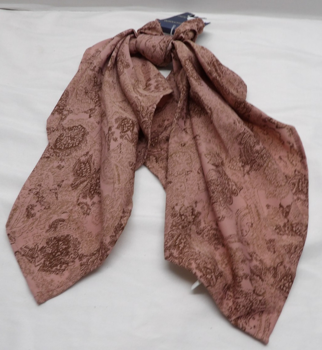 Universal Thread Twister and Scarf Set Pink Paisley NEW