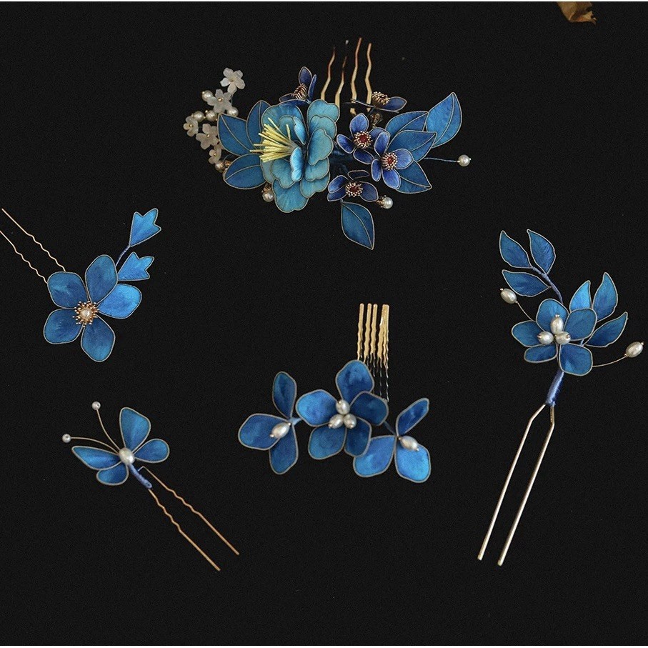 Elegant Blue Hairpin Set – Handmade Floral Design