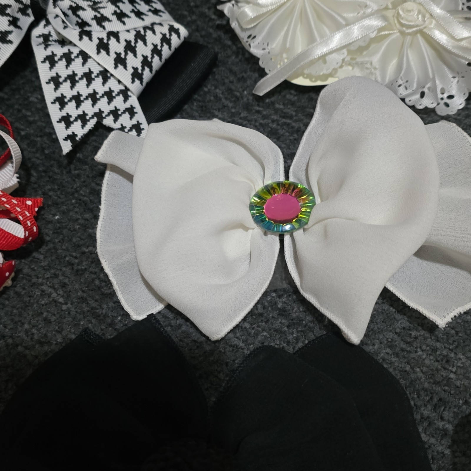 Women’s Multicolor Fabric Lace Hair Bows & Flower Accessories 65 piece assorted