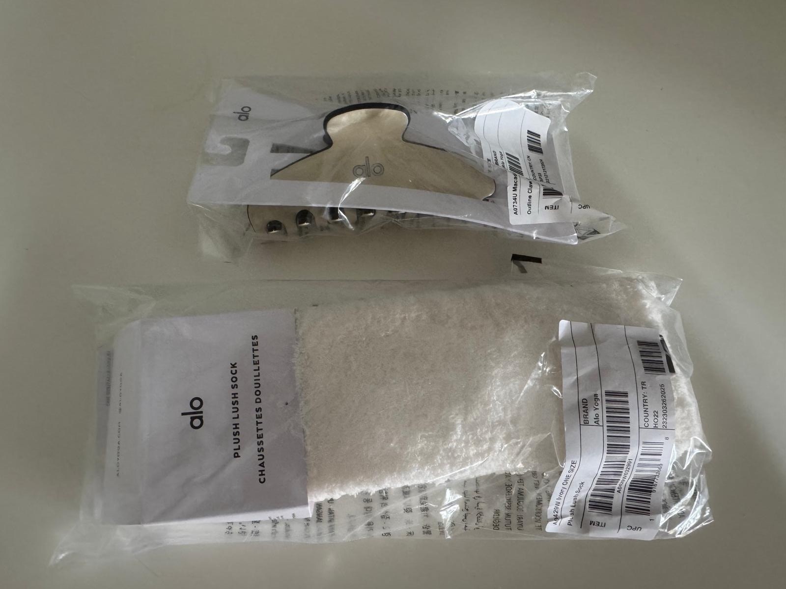 Alo yoga set of claw clip and plush socks