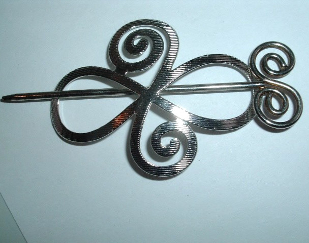 VINTAGE 3″ SILVERTONE BUN MAKER WITH SWIRL STICK