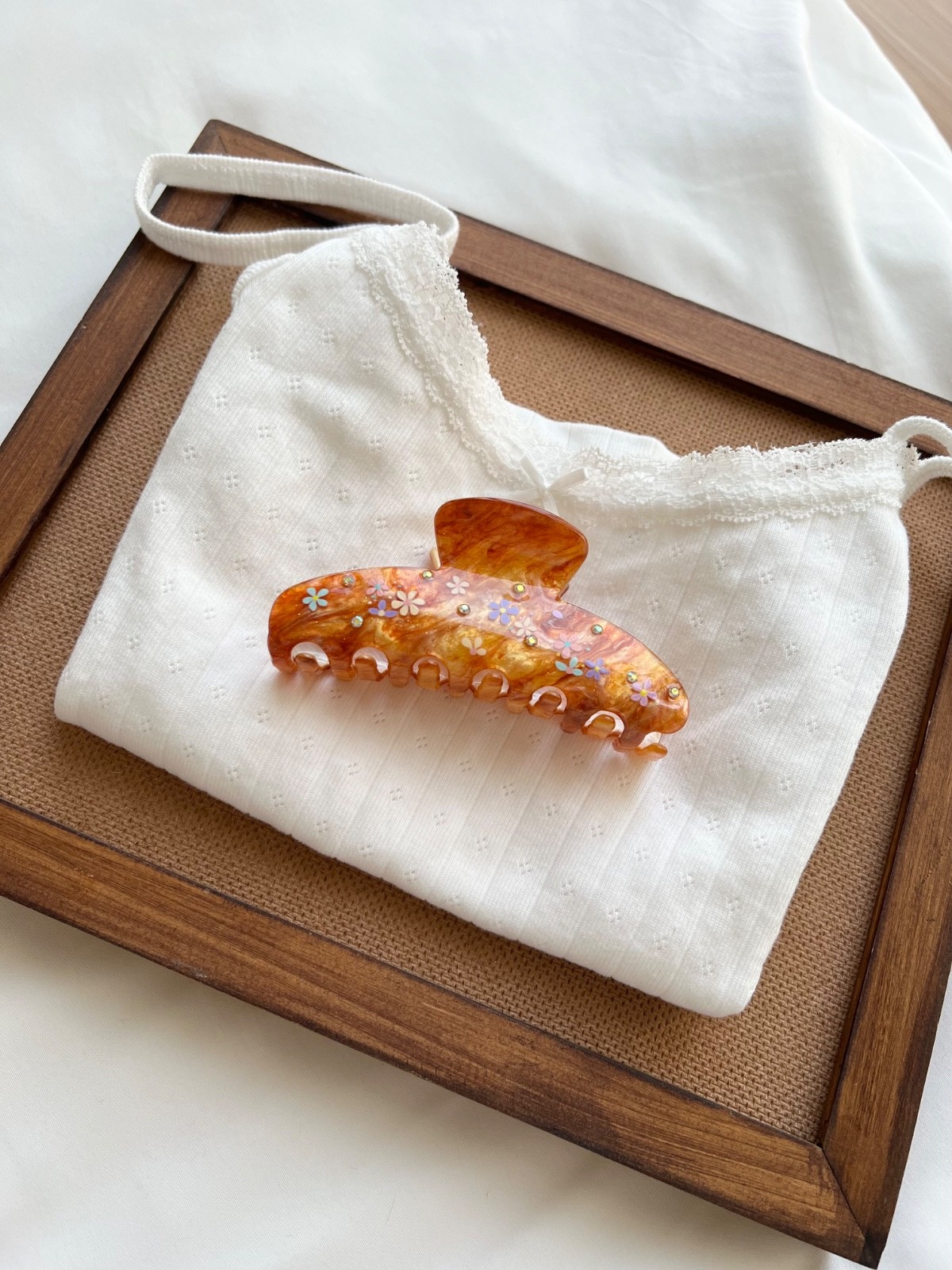 Floral Hair Claw Clip – Amber Tortoise Shell Aesthetic Hair Accessory with Flowe