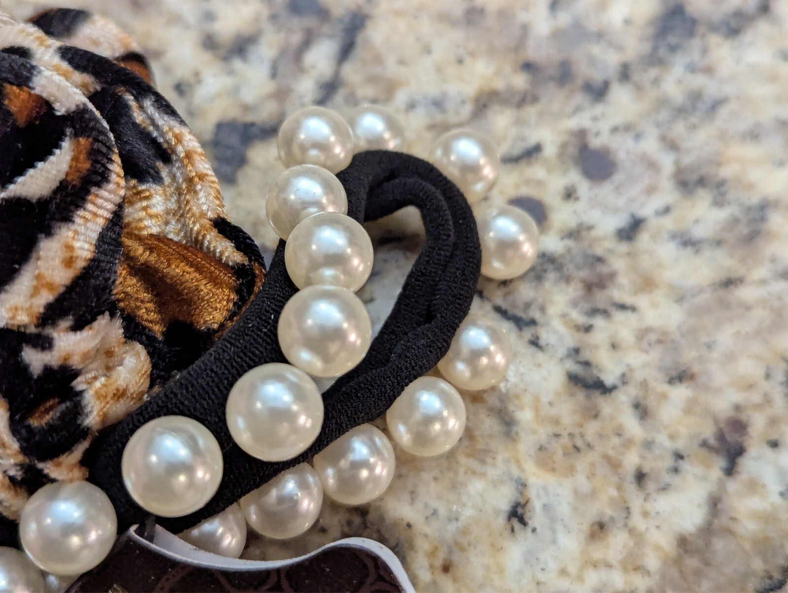 Thalia Sodi 8 piece Hair Accessories Scrunchies Pearls Brown Leopard Print
