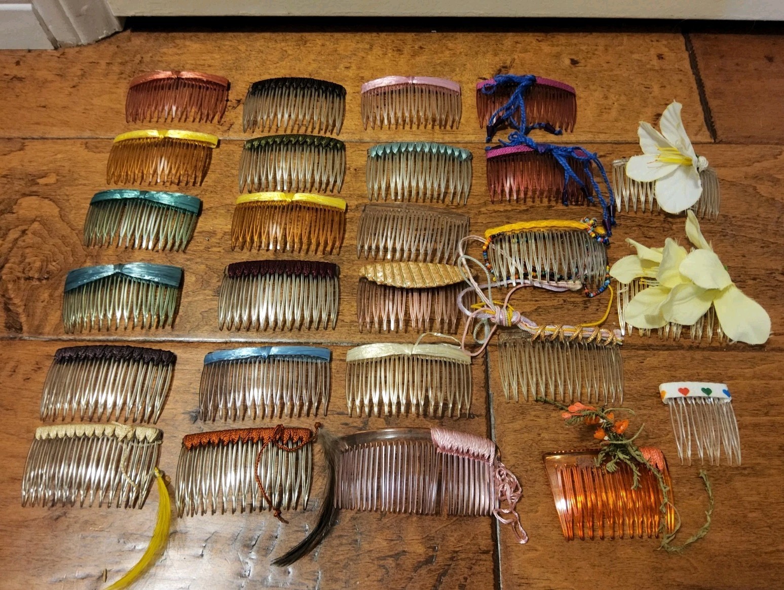 26 Vintage Hair Barrette Clips Combs Flowers Beads Floral Accessories Variety