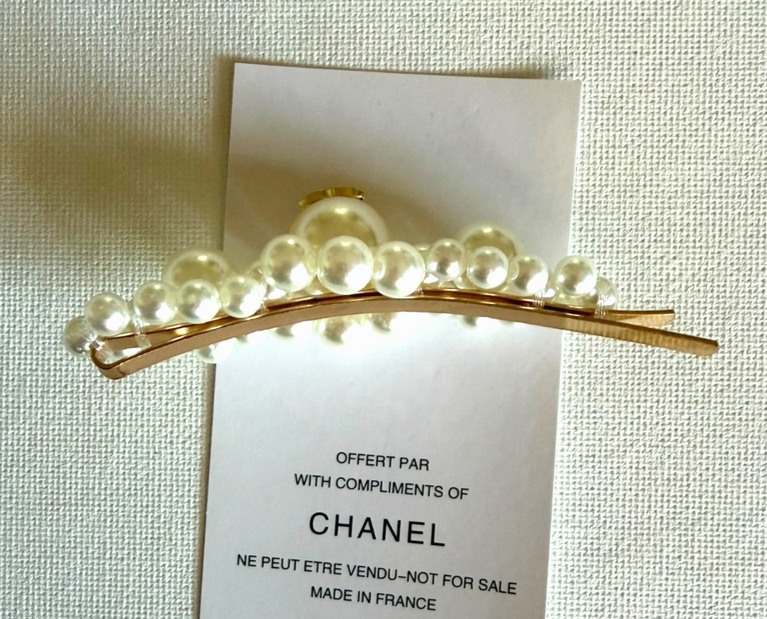 vintage hair clip/barrette chanel cc vip gift white pearls 3.5″ long