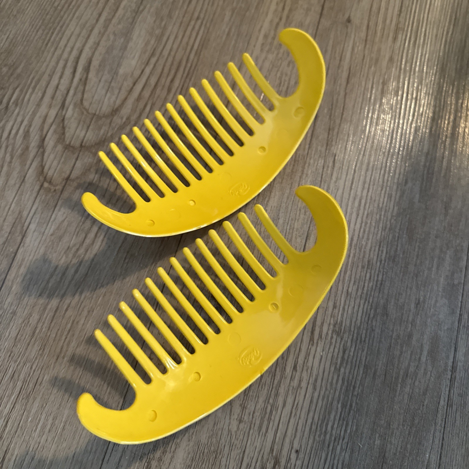 Vintage 1980’s GOODY TZERS Hair Cincher Clip Banana Combs 2 Large 5.5” YELLOW
