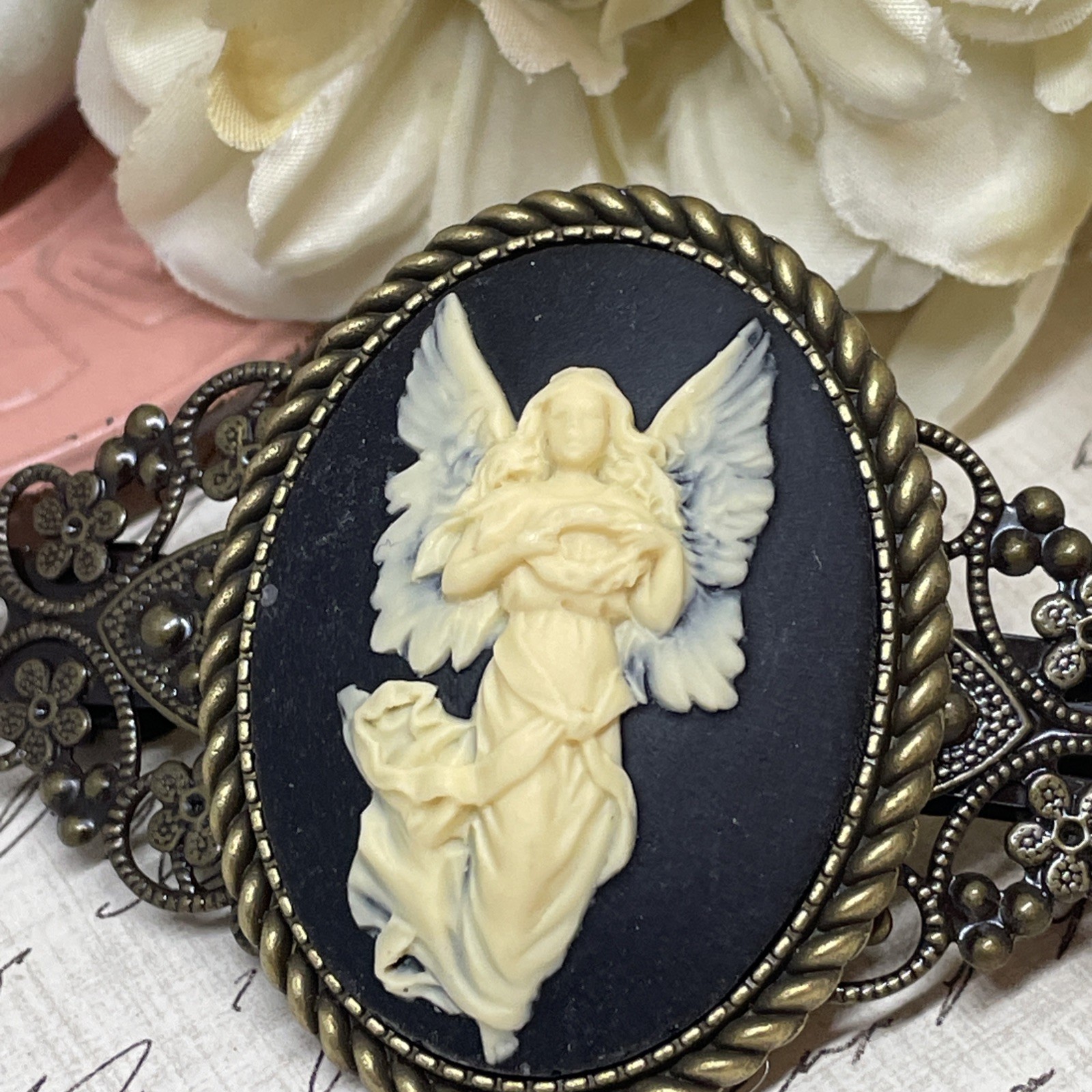Blavk White Angel VALENTINE Gift Mom Wife Bride Cameo Pin Hair Clip Jewelry Comb
