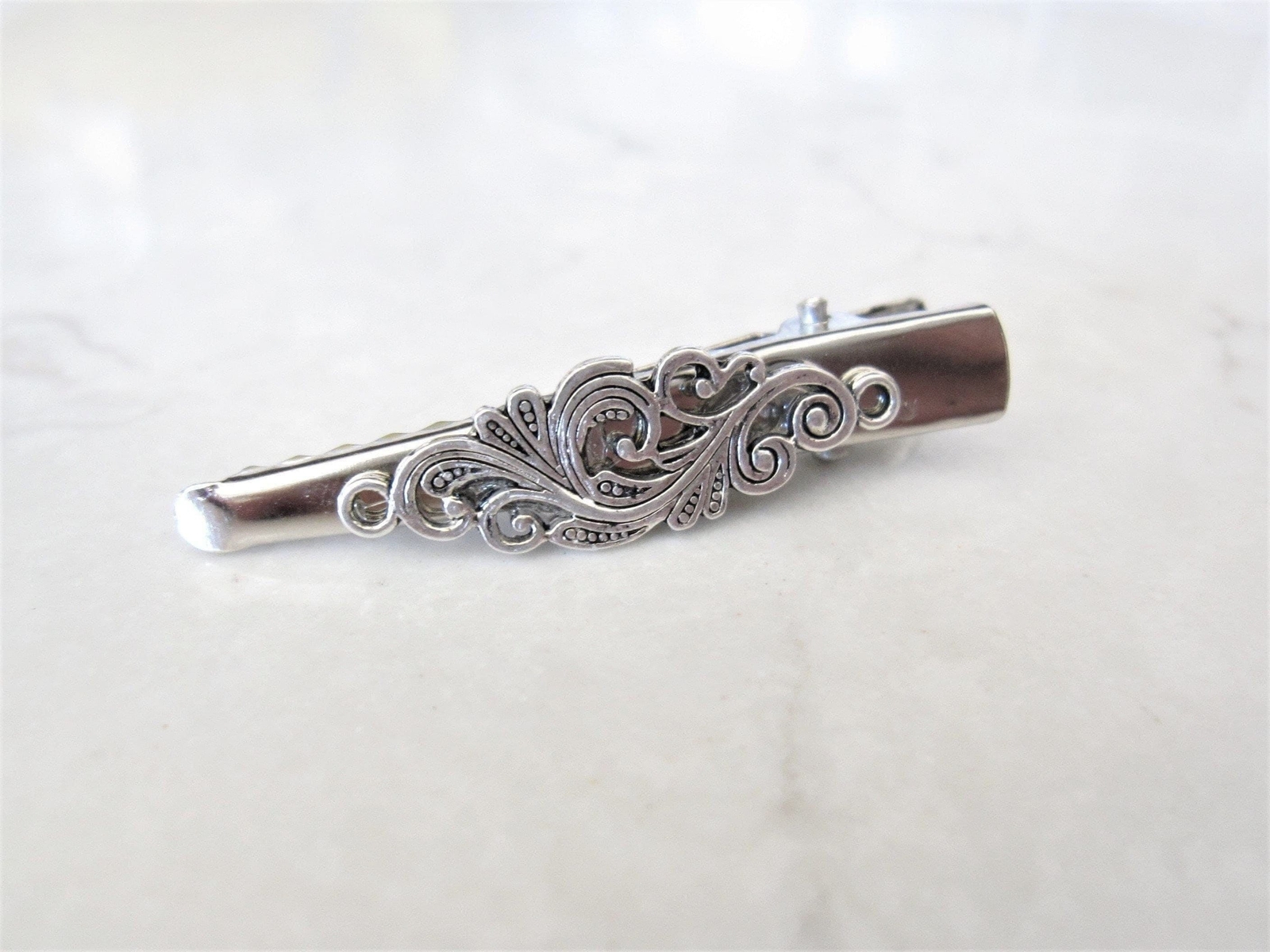 Small silver tone metal filigree alligator hair claw clip clamp fine hair