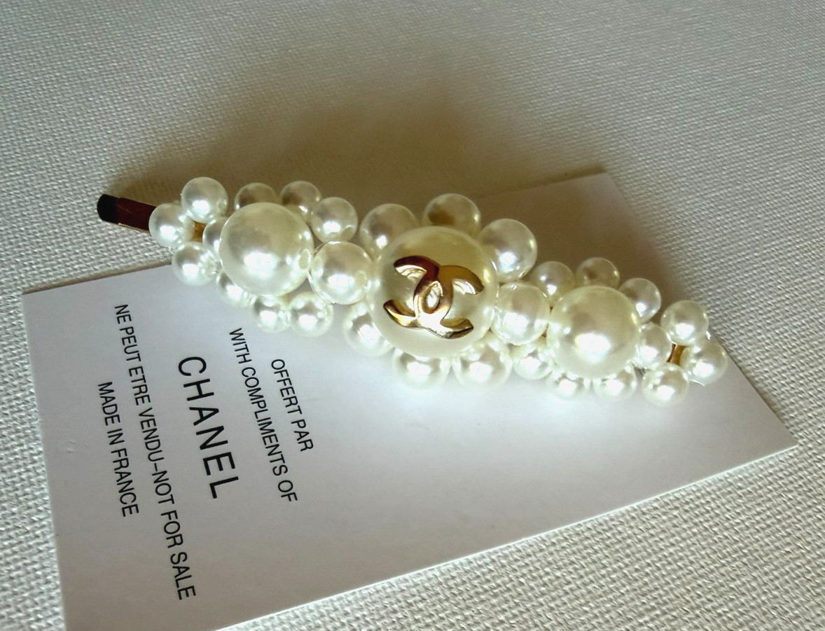 vintage hair clip/barrette chanel cc vip gift white pearls 3.5″ long