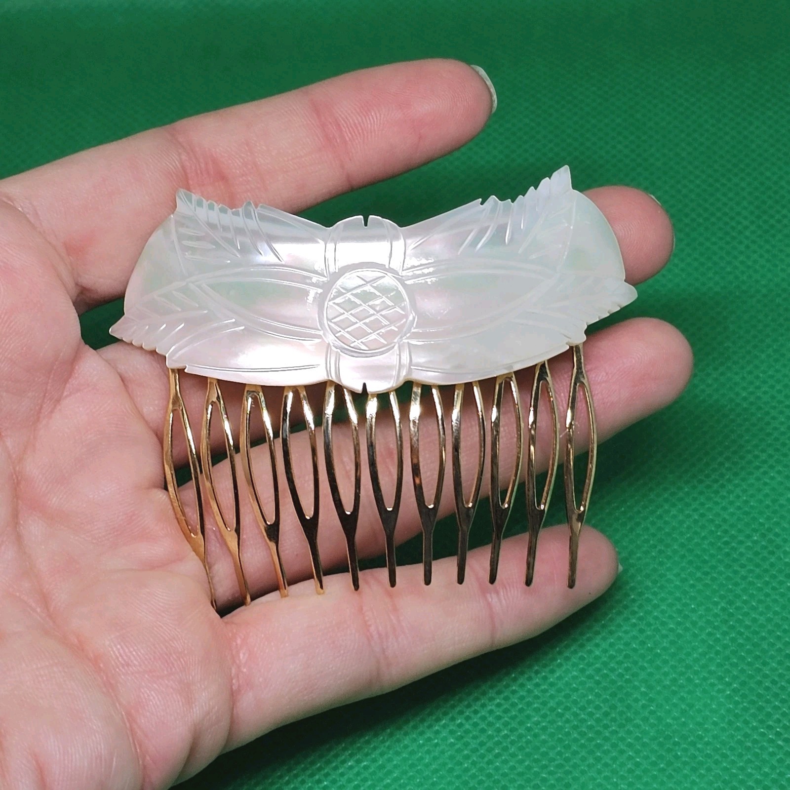 Carved White MOP Mother of Pearl Shell Hair Comb Floral NEW