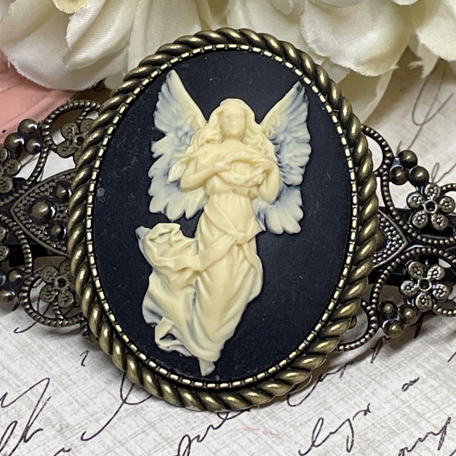 Blavk White Angel VALENTINE Gift Mom Wife Bride Cameo Pin Hair Clip Jewelry Comb