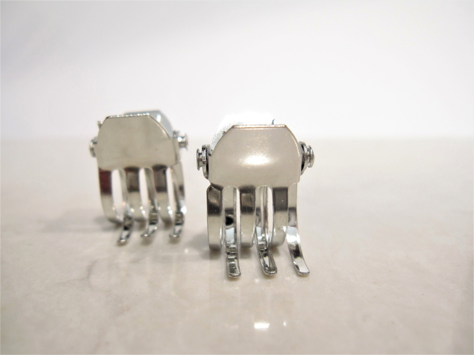 Tiny mini silver tone metal hair claw clip