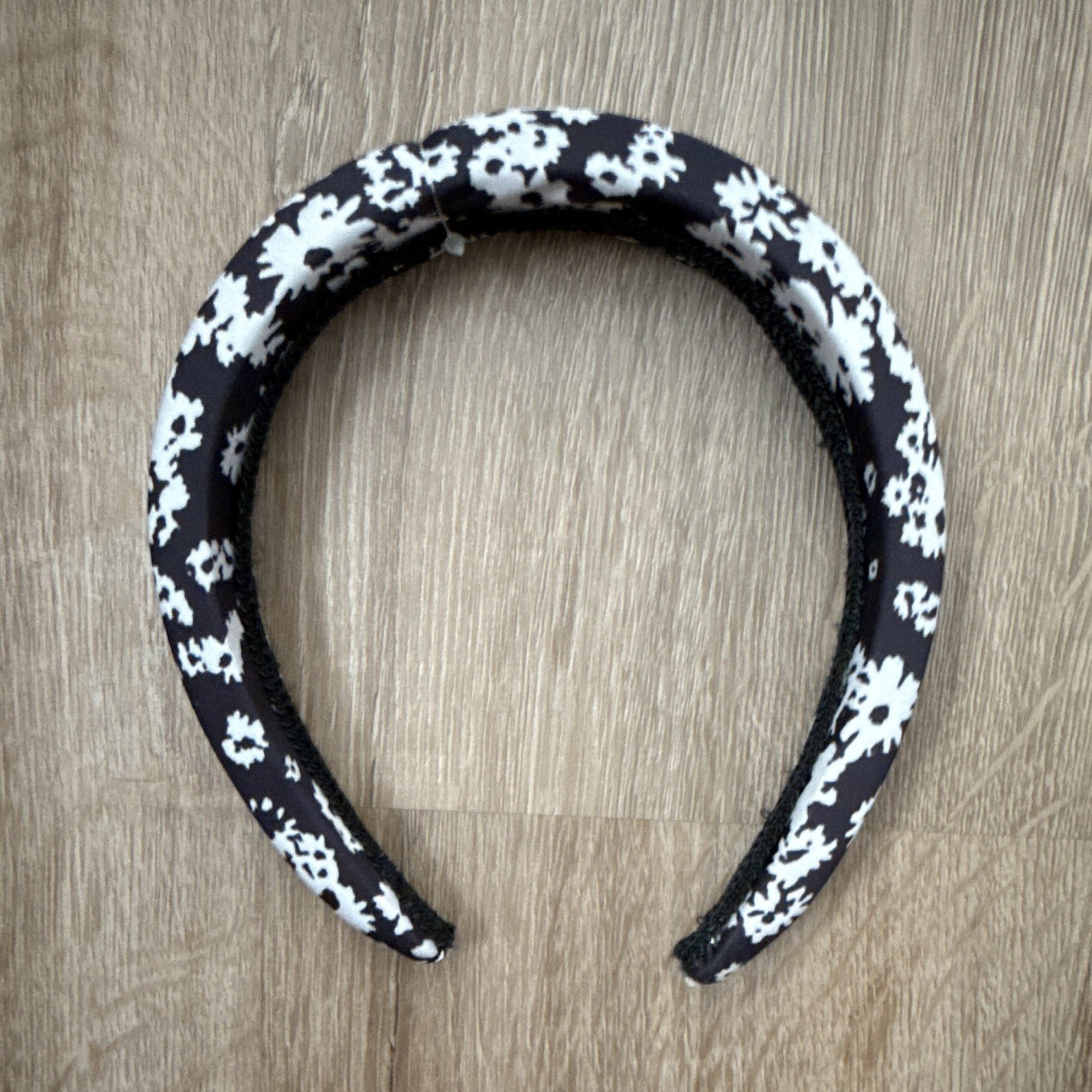 Anthropologie Women’s Padded Fabric Headband Black & White Floral Flower
