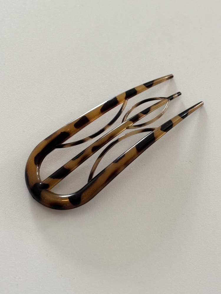Korean Two-Prong Fork Hairpin – Tortoiseshell Resin Hair Stick, Bi-nyeo Style