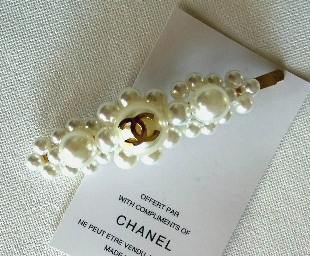 vintage hair clip/barrette chanel cc vip gift white pearls 3.5″ long