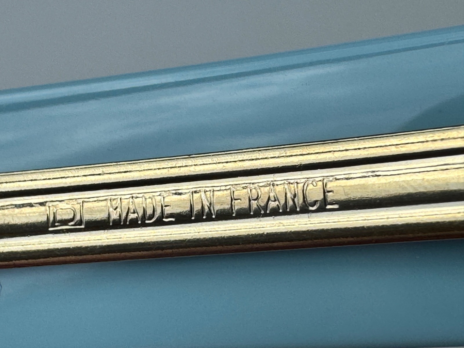 13C Versailles Chanel Hair Clip Barrette CC logo Gold Light Blue Pearl