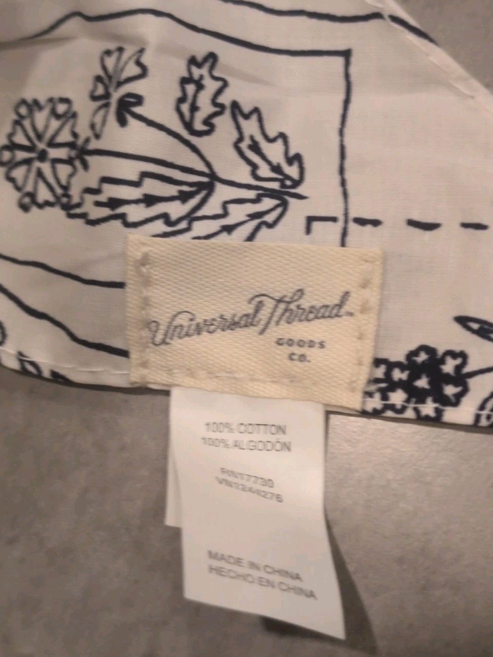 Universal Thread Goods Co. White Twister With Tails Scrunchee NWT