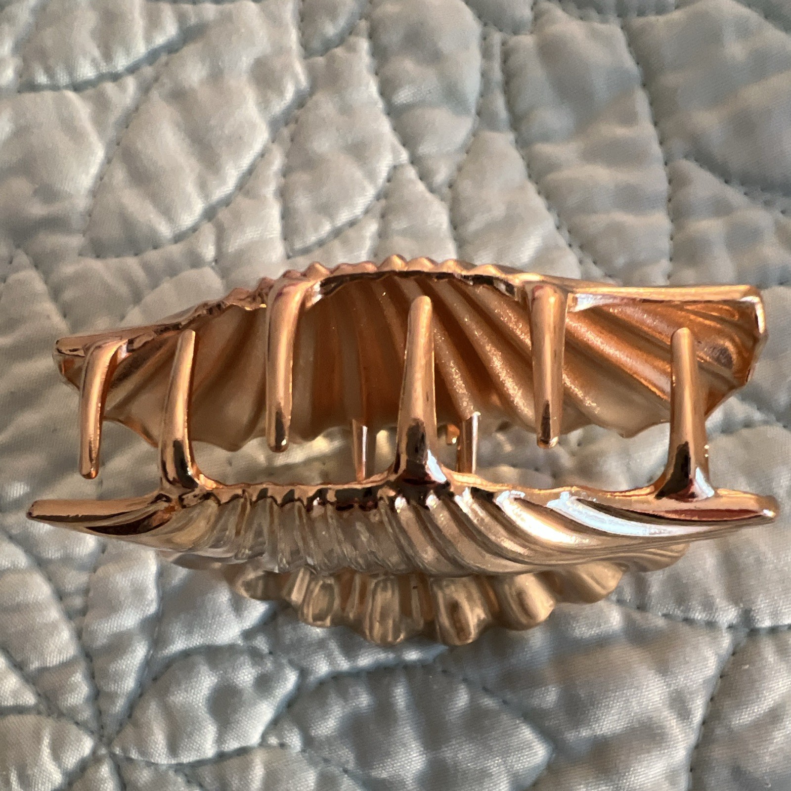 vintage gold tone hair clip claw clip shell statement heavy, Large, tight spring
