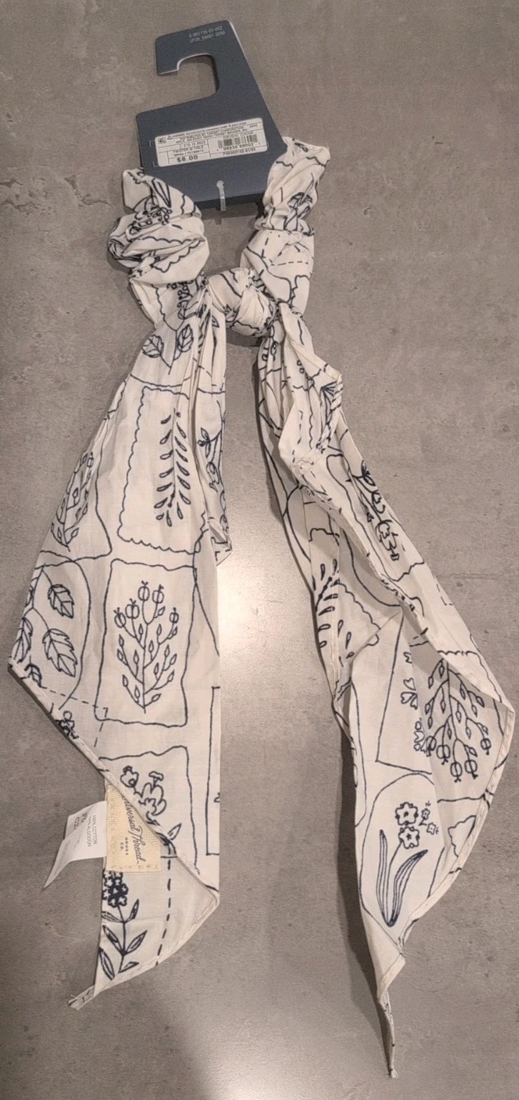 Universal Thread Goods Co. White Twister With Tails Scrunchee NWT