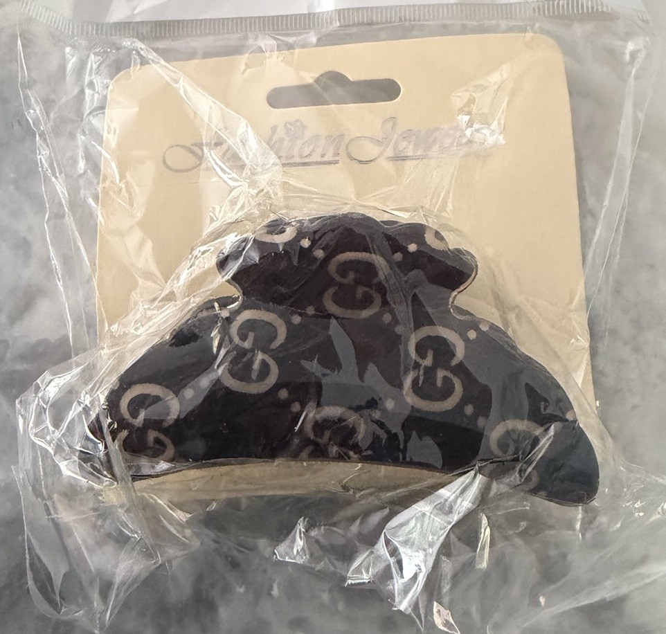 JAW CLIP LARGE, BLACK/TAN DESIGN WITH GOLD TEETH. EXCELLENT QUALITY!!!
