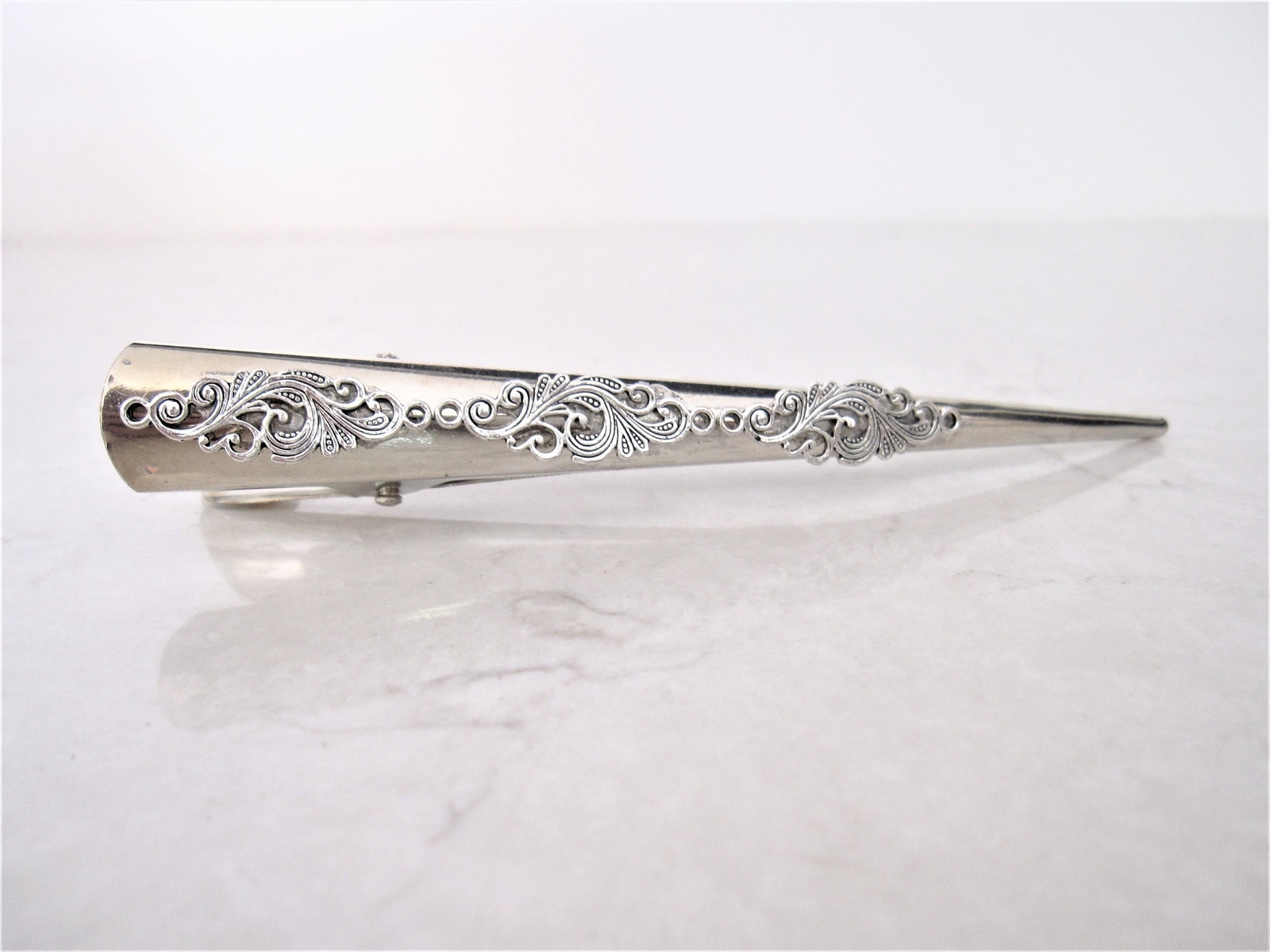 Silver tone metal filigree alligator hair claw clip clamp